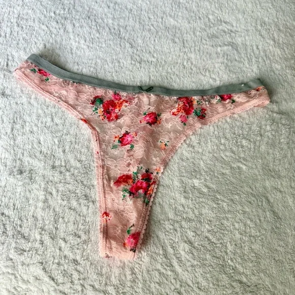 Lace Trim Thong Set (NWOT) - Picture 4 of 8